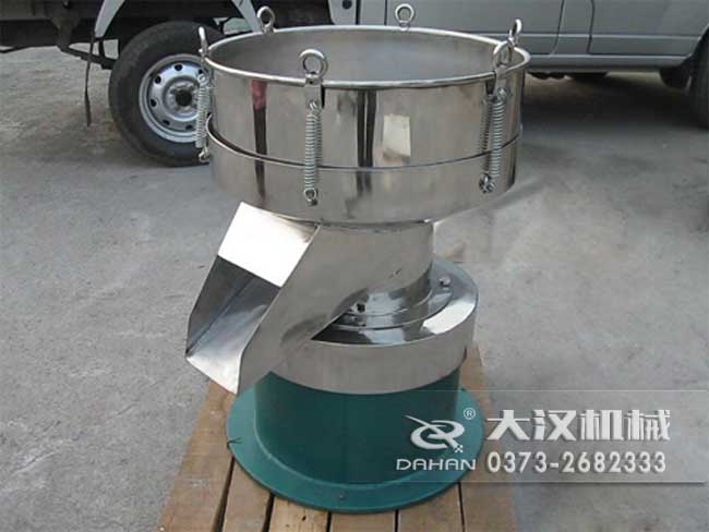 涂料振動(dòng)篩由：框體，振動(dòng)斗，出料口，振動(dòng)電機(jī)底座等部件組成